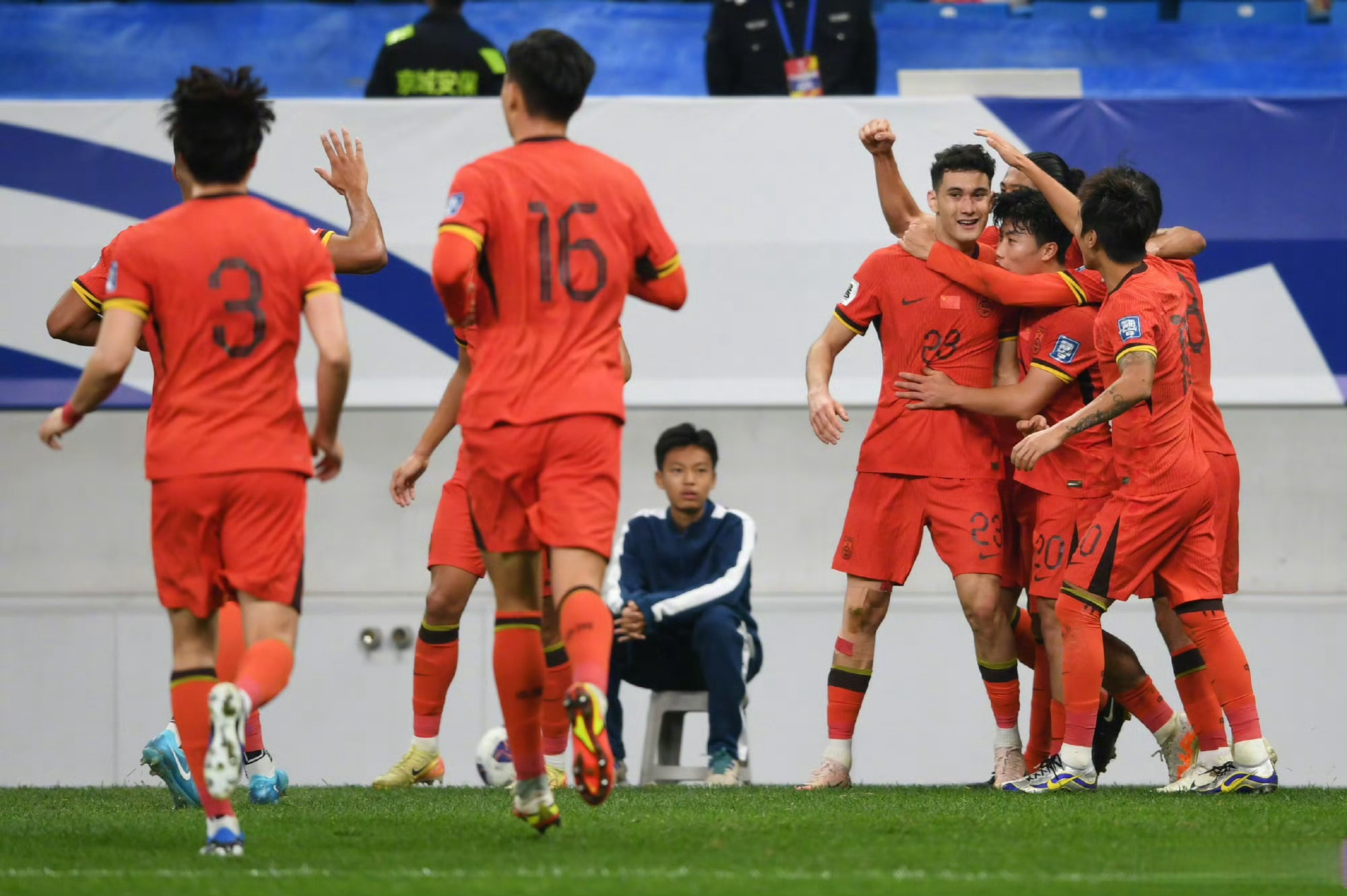 国内足球赛事各路豪强悉数出击，场场精彩的简单介绍